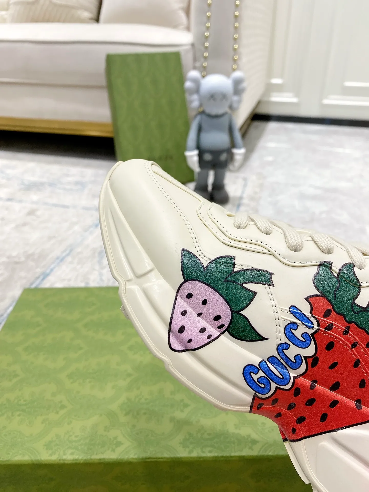 👟👟Ex-factory price 480👟👟 GUCCI Gucci dad shoes. The original disassembly took more than 3 months to develop 1:1. The version has been upgraded again, chips, packaging, imported cowhide, and all made with computerized cars. Couple 👫 style 🔜Versatile in all seasons 🔜 Fashion 🔜 Personality 🔜 Differentiation 🔵 More than 20 layouts in the whole series, welcome to inquire for pictures Outsole: the latest original developed TPU vacuum. Upper: imported cowhide🐮. Inner lining: original A-grade mixed sheepskin🐏. Foot pads: original A-grade mixed sheepskin. 💯Full set of packaging. Medium and low straps with LOGO.